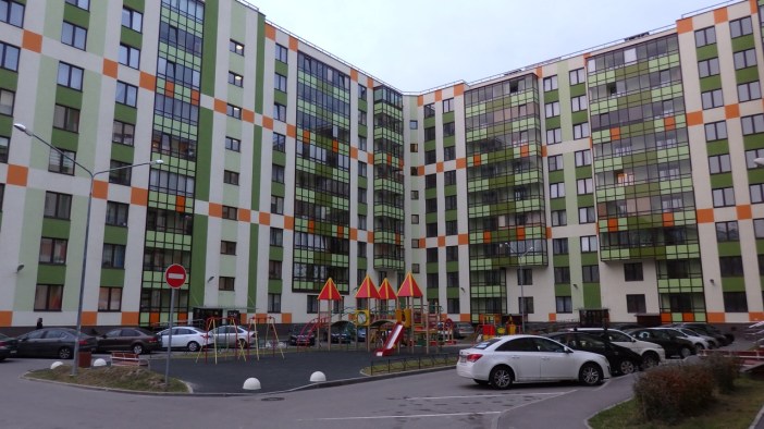 A colorfully finished block of flats in the Vienna estate