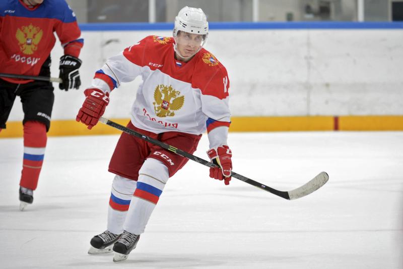motyl-lightsoutforputin_hockey