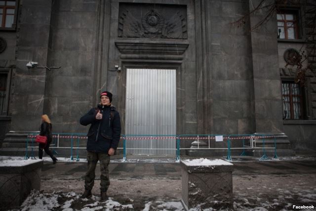 Gleb Astafiev standing next to the door at FSB headquarters that Pyotr Pavlensky set on fire