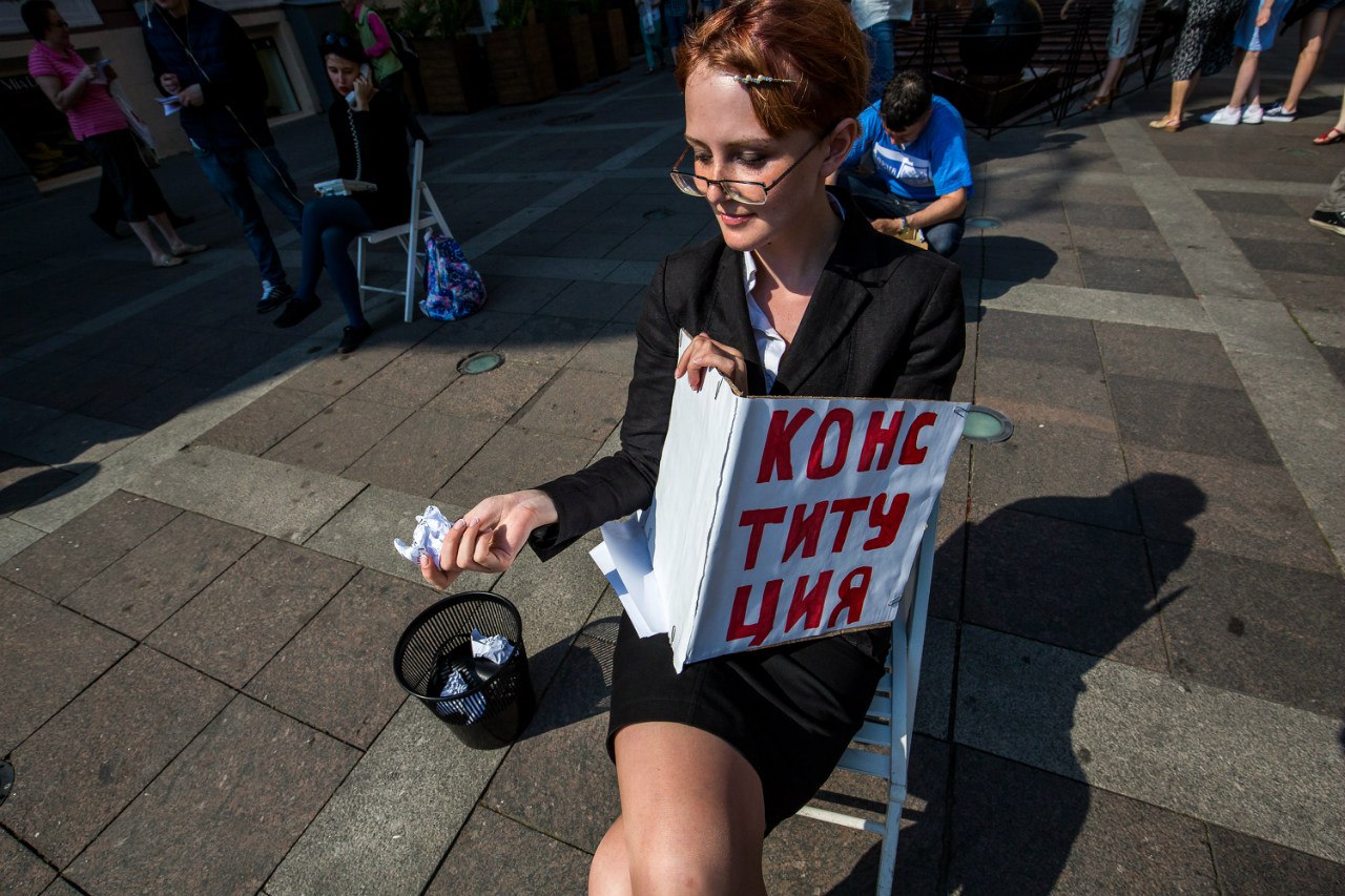 "Irina Yarovaya" tears up Russian Constitution, Petersburg, July 4, 2016. Photo: David Frenkel
