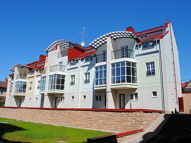 Baltic Commerce's previous masterpieces include the so-called Portafino Townhouses in the Kolomyagi neighborhood. Photo courtesy of Baltic Commerice