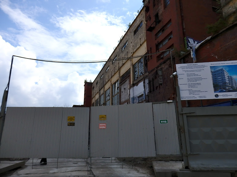Whatever was adjacent or attached to Mendelsohn's power station, including a smokestack, has been demolished and cleared away, leaving the northeast side of the building completely exposed to the elements.