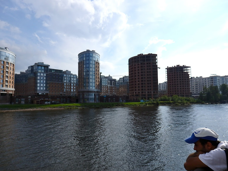Back on the other side of the Malaya Nevka, the Premier Palace and Leontiev Point developments reiterate another basic principle of the new Petersburg non-architecture: crowding and cluttering the long perspectives for which the city was justly famous, blocking the sight lines to the horizon.