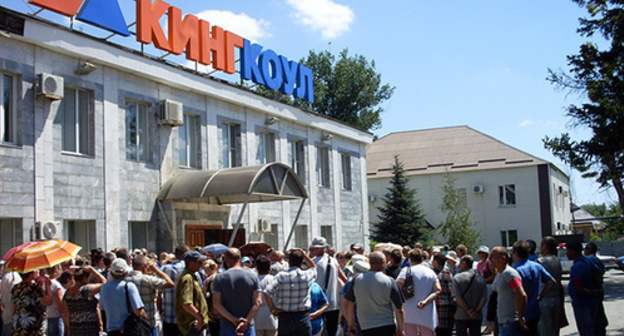 Miners outside King Coal's offices in Gukovo. Photo courtesy of Caucasian Knot