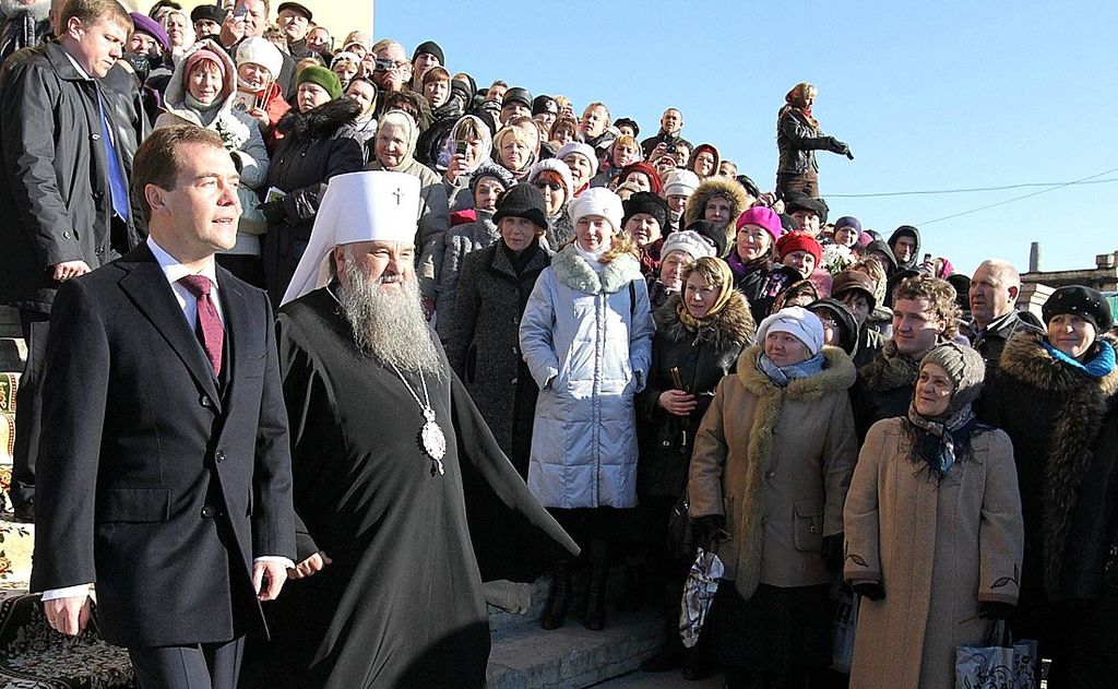 Dmitry_Medvedev_and_metropolitan_Varsonofius.jpeg